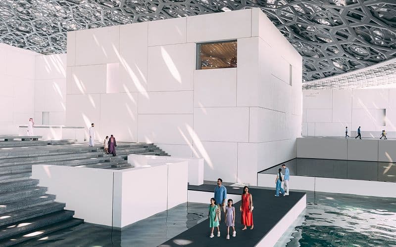 Best Cultural Experiences in Abu Dhabi: Museums, Traditions and Culture 